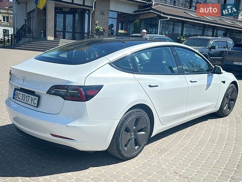 Седан Tesla Model 3 2021 в Львове