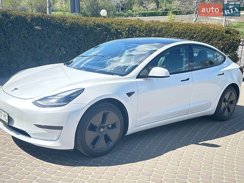 Седан Tesla Model 3 2021 в Львове