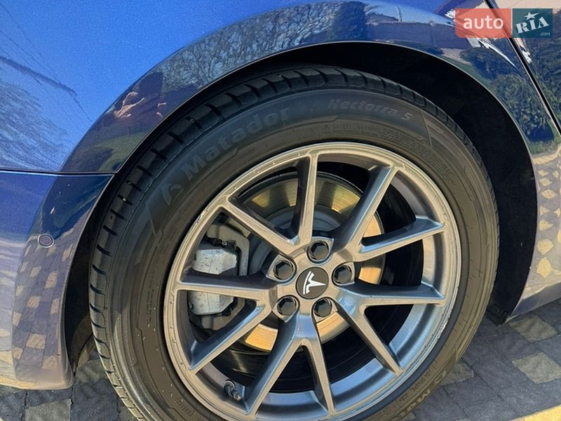 Седан Tesla Model 3 2022 в Ивано-Франковске