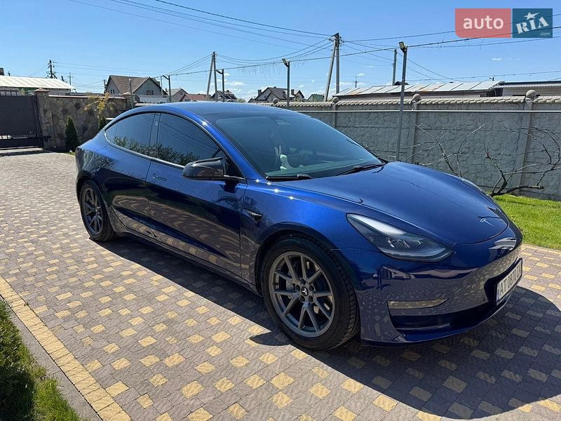 Седан Tesla Model 3 2022 в Ивано-Франковске