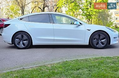 Седан Tesla Model 3 2020 в Черкассах
