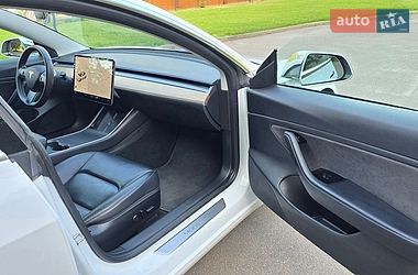 Седан Tesla Model 3 2020 в Черкассах