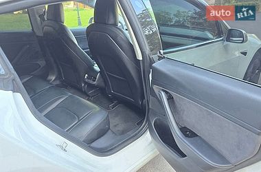 Седан Tesla Model 3 2020 в Черкассах