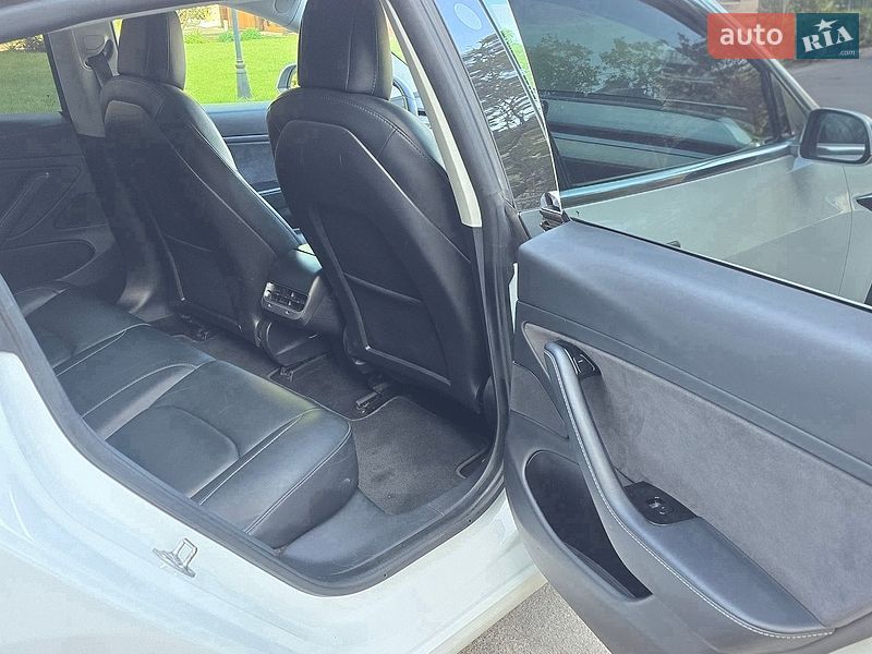 Седан Tesla Model 3 2020 в Черкассах