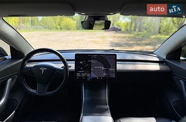 Седан Tesla Model 3 2018 в Ровно