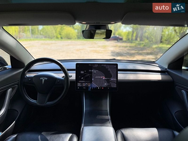 Седан Tesla Model 3 2018 в Ровно