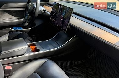 Седан Tesla Model 3 2018 в Ровно