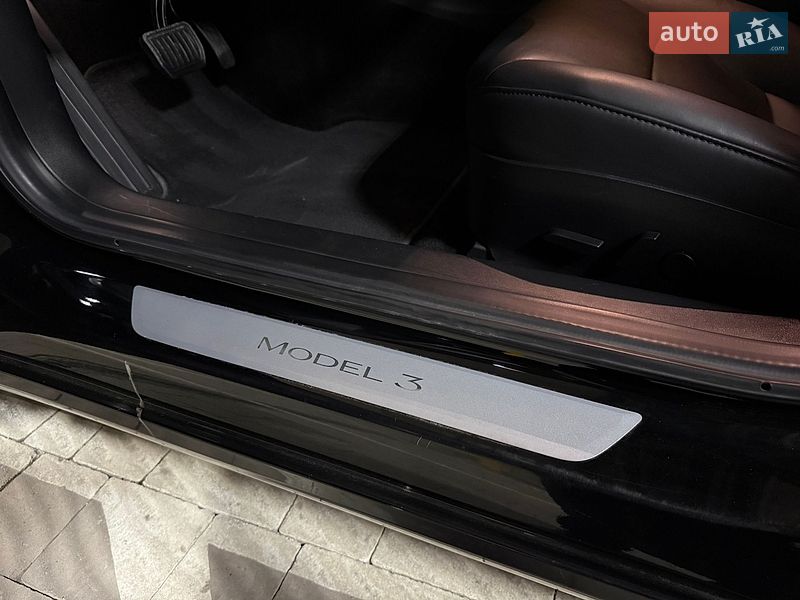 Седан Tesla Model 3 2018 в Тернополе