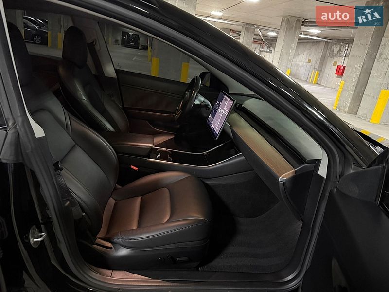 Седан Tesla Model 3 2018 в Тернополе
