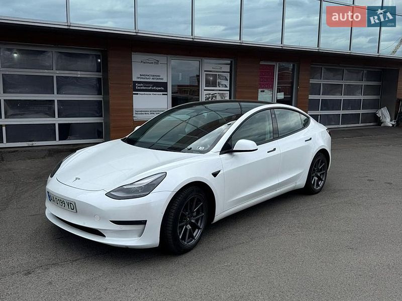 Седан Tesla Model 3 2022 в Киеве
