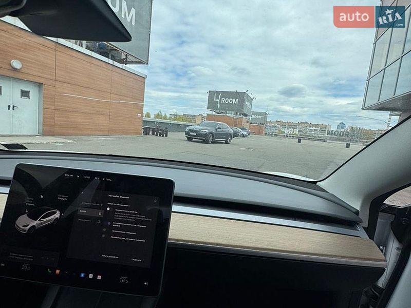Седан Tesla Model 3 2022 в Киеве