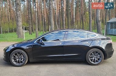 Седан Tesla Model 3 2018 в Киеве