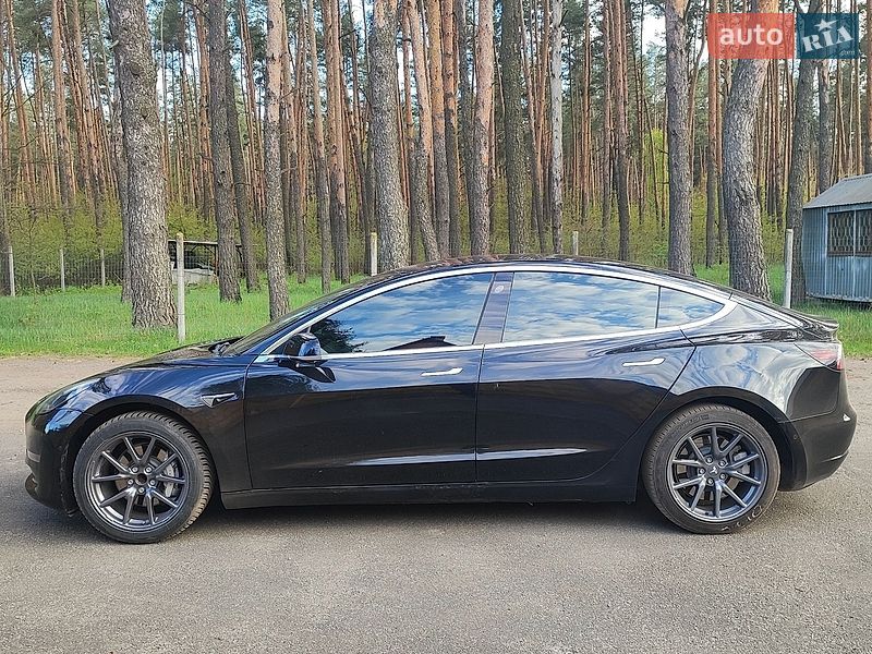 Седан Tesla Model 3 2018 в Киеве