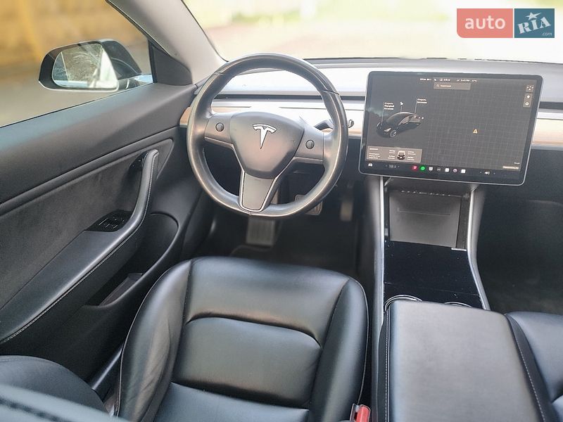 Седан Tesla Model 3 2018 в Киеве