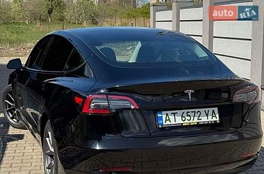Седан Tesla Model 3 2023 в Калуше