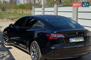 Седан Tesla Model 3 2023 в Калуші