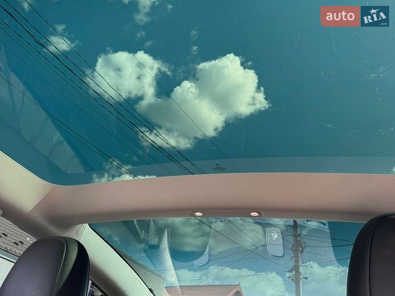 Седан Tesla Model 3 2023 в Калуше