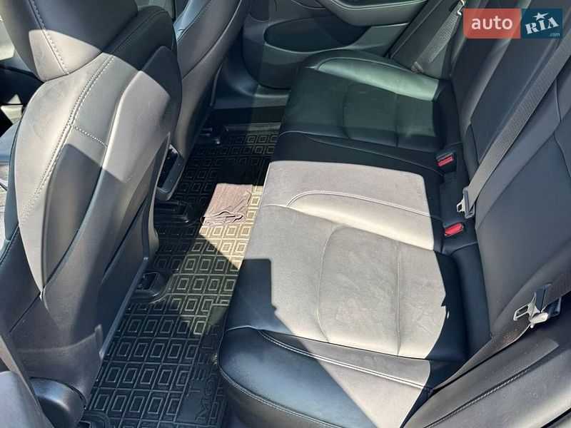 Седан Tesla Model 3 2023 в Калуше