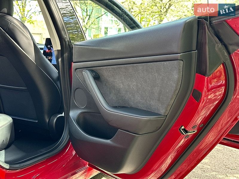 Седан Tesla Model 3 2021 в Золочеве