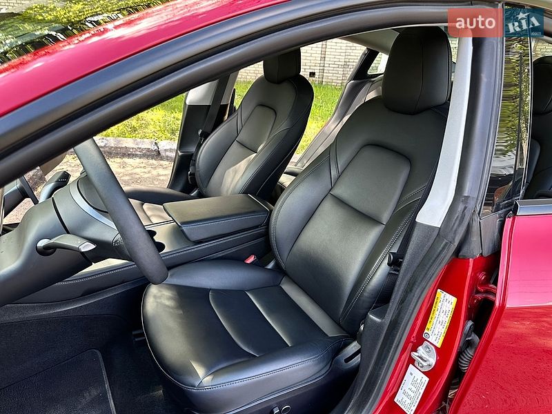 Седан Tesla Model 3 2021 в Золочеве
