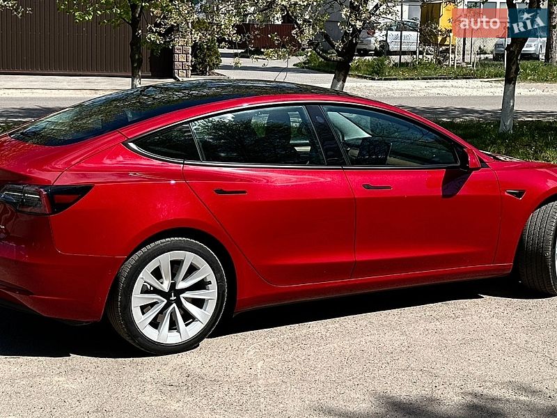 Седан Tesla Model 3 2021 в Золочеве
