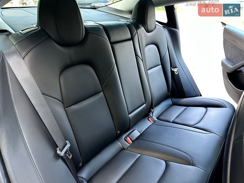 Седан Tesla Model 3 2021 в Золочеве