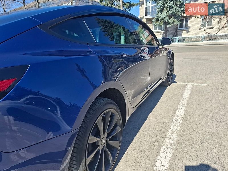 Седан Tesla Model 3 2019 в Киеве