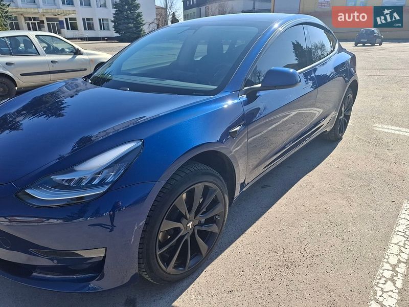 Седан Tesla Model 3 2019 в Киеве