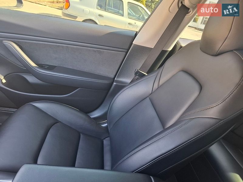 Седан Tesla Model 3 2019 в Киеве