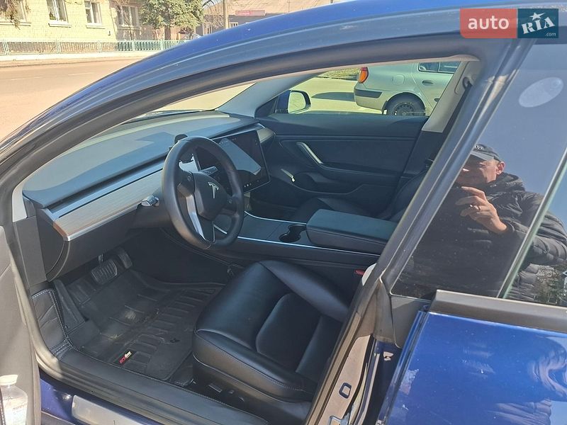 Седан Tesla Model 3 2019 в Киеве