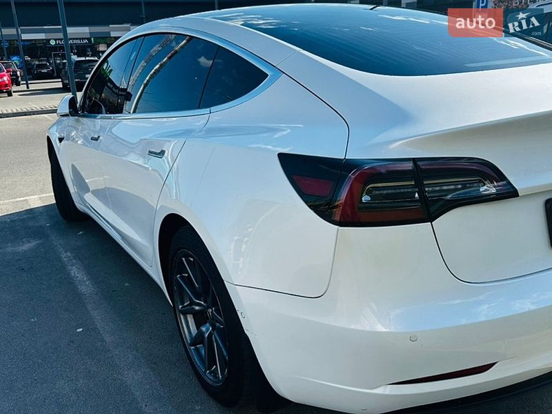 Седан Tesla Model 3 2019 в Киеве