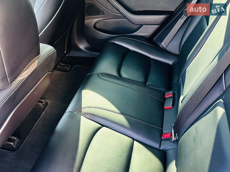 Седан Tesla Model 3 2019 в Киеве