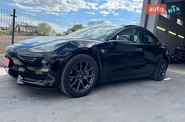 Седан Tesla Model 3 2019 в Ровно