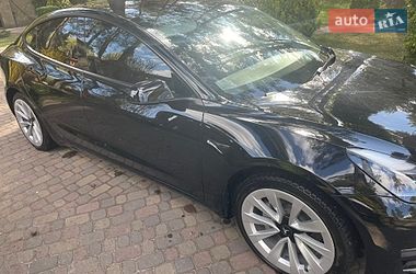 Седан Tesla Model 3 2023 в Львове