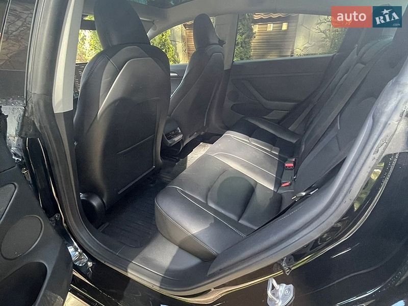 Седан Tesla Model 3 2023 в Львові