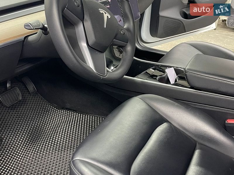 Седан Tesla Model 3 2019 в Одессе
