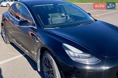 Седан Tesla Model 3 2019 в Львове