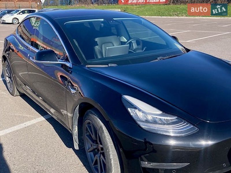 Седан Tesla Model 3 2019 в Львове