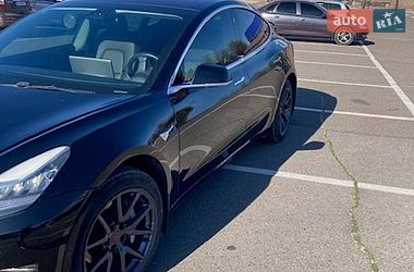 Седан Tesla Model 3 2019 в Львове