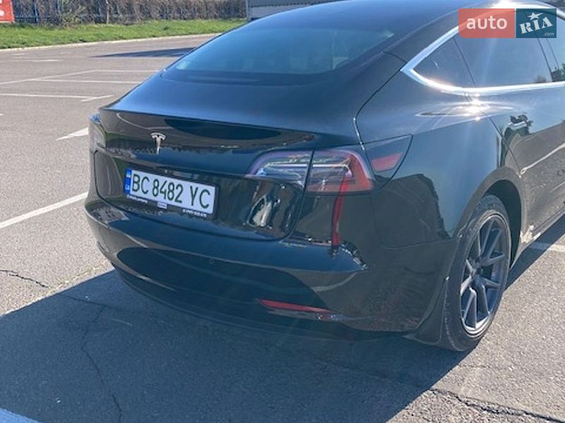 Седан Tesla Model 3 2019 в Львове