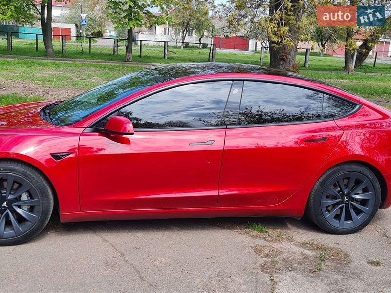 Седан Tesla Model 3 2022 в Черкассах