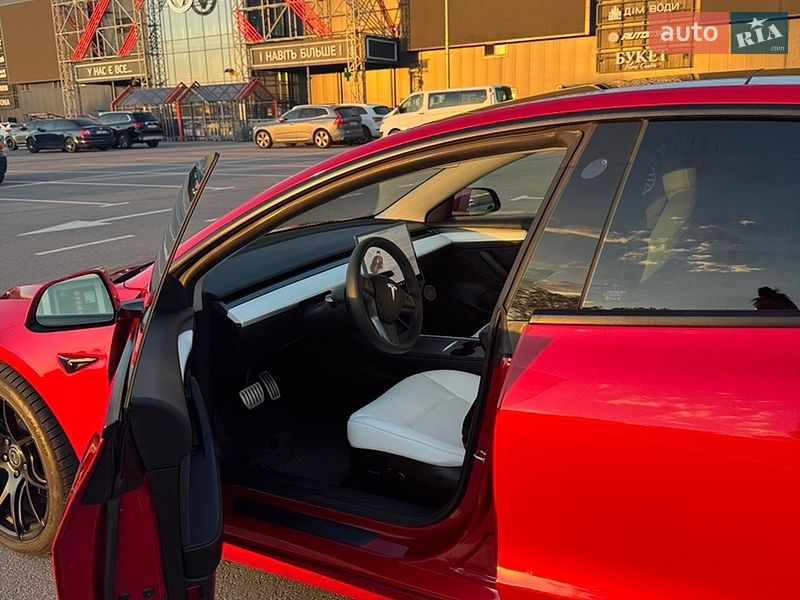 Седан Tesla Model 3 2022 в Киеве