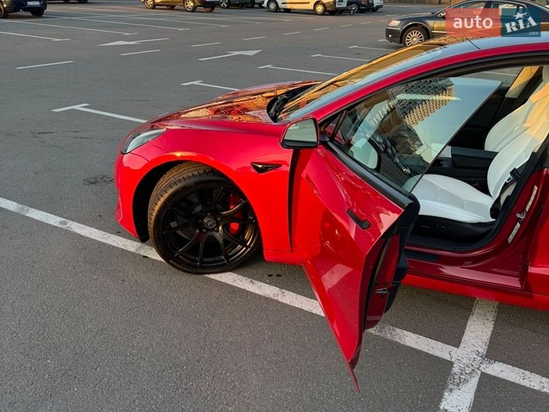 Седан Tesla Model 3 2022 в Киеве
