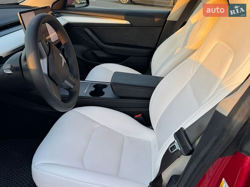 Седан Tesla Model 3 2022 в Киеве