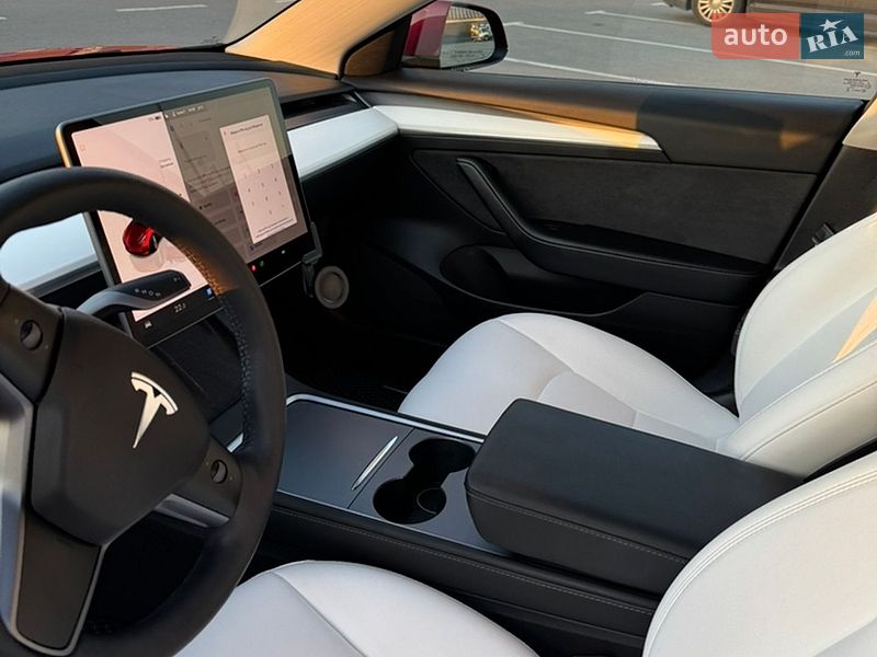 Седан Tesla Model 3 2022 в Киеве