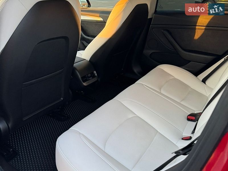 Седан Tesla Model 3 2022 в Киеве