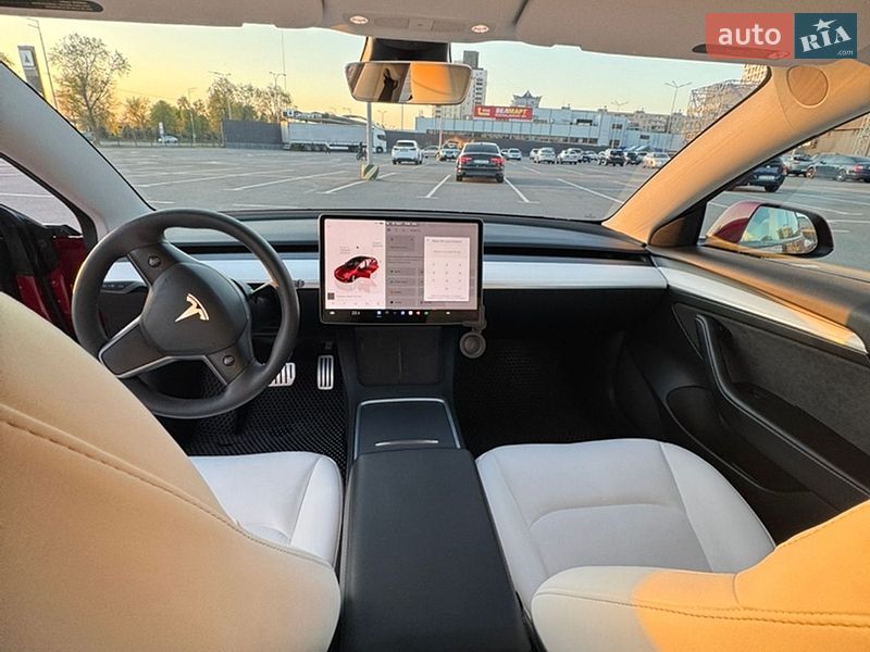 Седан Tesla Model 3 2022 в Киеве
