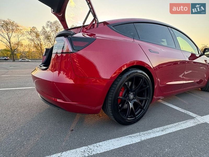 Седан Tesla Model 3 2022 в Киеве