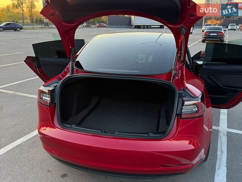 Седан Tesla Model 3 2022 в Киеве
