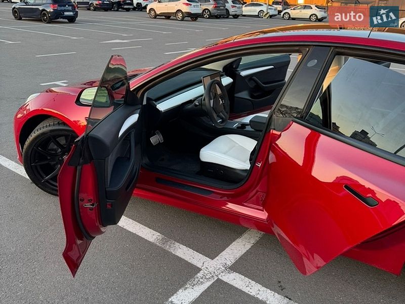 Седан Tesla Model 3 2022 в Киеве